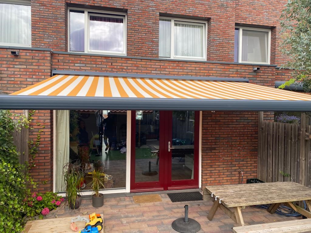Project: plaatsing knikarmscherm Goor (maart 2026)